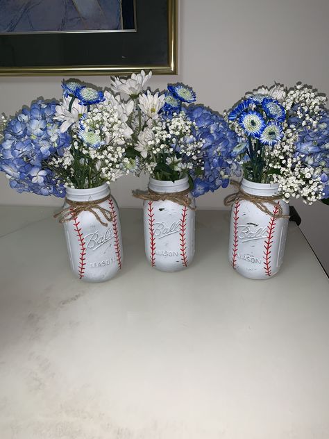 Baseball Mason Jar Centerpiece, Dodgers Centerpieces Ideas, Baseball Table Decorations, Baseball Centerpiece Ideas, Mason Jars Centerpieces, Dodger Party, Baseball Flowers, Baseball Centerpiece, Baseball Banquet