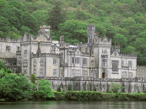 Kylemore Abbey, Connemara,  Ireland (near Galway) - castle turned into a girls' boarding school.  Part of it can be toured. Kylemore Abbey, Ireland Pictures, Old Castle, County Galway, Irish Castles, Castles In Ireland, Real Estat, Ireland Landscape, Galway Ireland