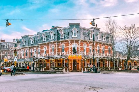 Niagara-on-the-Lake, Canada Best Holiday Destinations, Niagara On The Lake, Toronto Travel, Malibu Beaches, Park Hotel, Sustainable Travel, Banff National Park, Incredible Places, Travel Itinerary