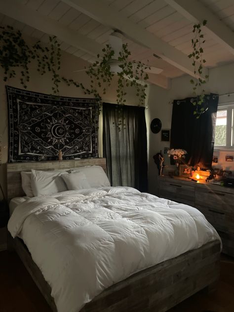 Fall Color Trend, Dirty Room, Aesthetic Room Ideas, Fall Bedroom, Aesthetic Rooms, Dream Room Inspiration, Room Inspiration Bedroom, Room Aesthetic, Bedroom Inspo