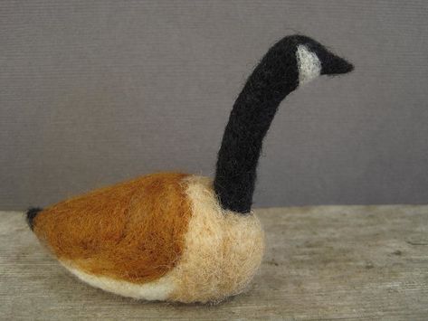 Diy Felt Animals, Felted Birds, Wool Felt Projects, Ugly Duckling, Felt Birds, Needle Felt, Felt Diy, Wet Felting, Felt Art