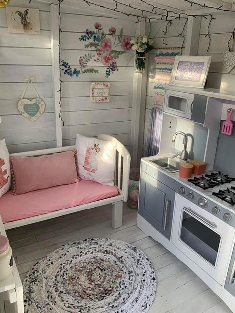 Shabby Chic Playhouse, Playhouse Set Up Ideas, Playhouse Kitchen Ideas, Playhouse Shed Ideas, Small Wendy House Interior, Inside Wendy House Ideas, Outdoor Cubby House Interior, Play House Ideas Interior, Garden Playhouse Interior