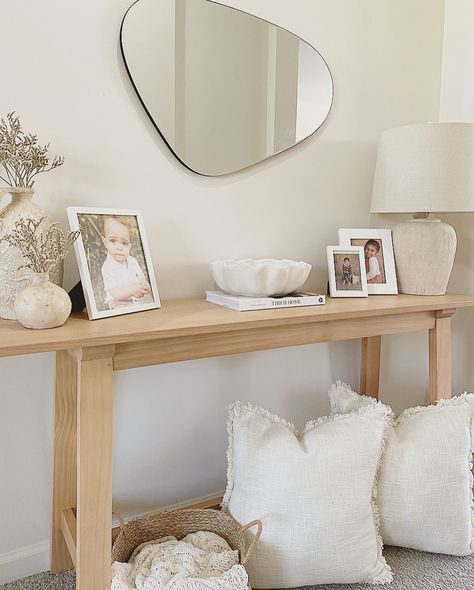 Neutral console table syling for neutral home. #neutralhomedecor #neutraldecor #consoletable #neutralhome Console Table Styling, Console Table Decorating, Table Style, Console Table, Entryway Tables, Entryway, Living Room Decor, Apartment, Room Decor