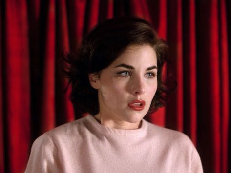 audrey-horne-twin-peaks Twin Peaks Cast, Twin Peaks 1990, Audrey Horne, Sherilyn Fenn, The Wombats, Laura Palmer, Twin Peaks, Dark Hair, Style Icon