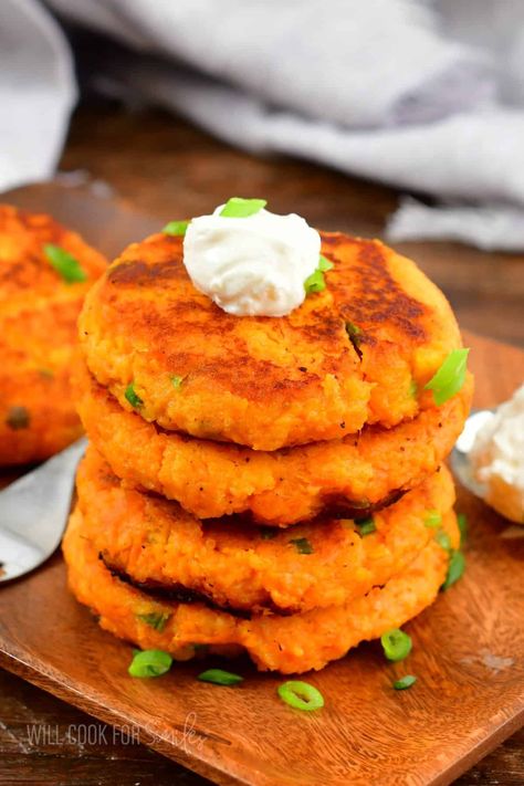 Sweet Potato Cakes Sweet Potato Burger Recipe, Recipes With Mashed Sweet Potatoes, Leftover Sweet Potato Recipes, Sweet Potato Cakes, Sweet Potato Patties, Baby Nutrition, Will Cook For Smiles, Sweet Potato Cake, Potato Patties