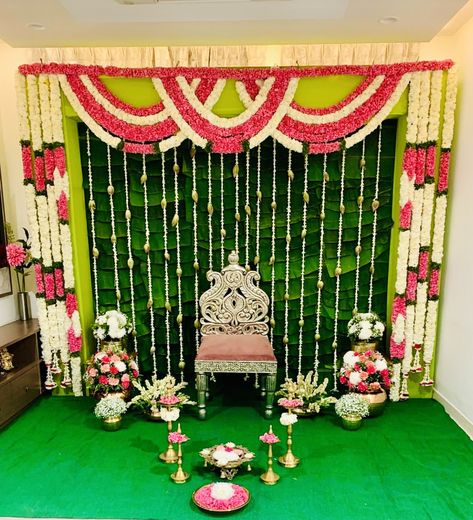 Pelli Kuturu Decoration At Home, Simple Pellikuthuru Decoration At Home, Pelli Kuthuru Decoration, Pelli Koduku Decoration At Home, Seemantham Plate Decoration Ideas, Pelli Kuthuru Decoration At Home, Pellikuthuru Decoration At Home, Haldi Background Decoration, Pellikuturu Decor