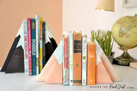 Air Dry Clay Bookends Diy, Pottery Book Ends, Clay Book Ends, Diy Book End, Bookends Diy, Ceramic Book Ends, Diy Bookends, Easy Diy Christmas Gifts, Wood Craft Projects