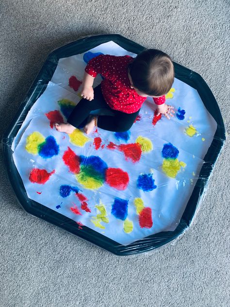 Nursery Room Activities Childcare, Infant Tuff Tray Ideas, 0 2 Experiences Childcare, Toddler Room Nursery Eyfs, Sensory Tuff Tray Ideas For Babies, Eyfs Baby Room Activities, Tuff Tray Ideas Babies, Baby Room Activities Eyfs, Nursery Activities For Under 2s