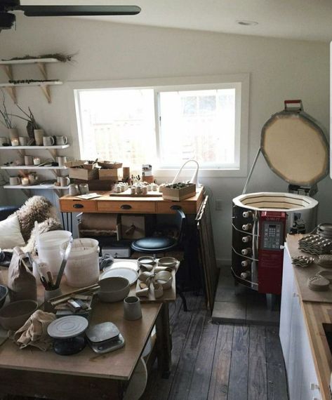 Art Studio Space, Art Studio Room, Ceramics Studio, Casa Country, Studio Inspiration, Cerámica Ideas, Art Studio At Home, Pottery Workshop, Clay Studio