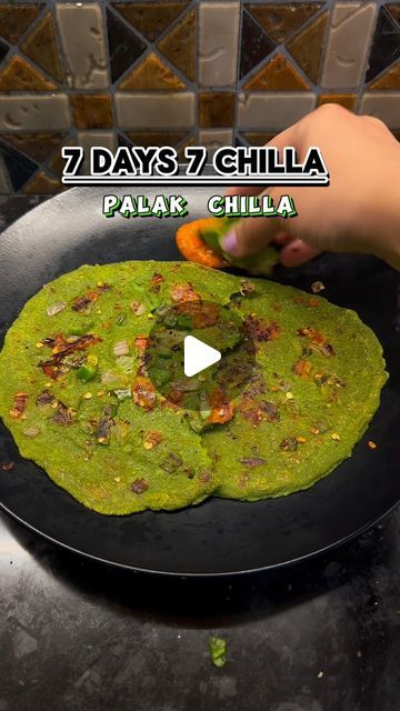 Palak Chilla Recipe, Palak Chilla, Haldi Powder, Green Chilli, Chilli Flakes, Menu Planning, Home Chef, Follow Me