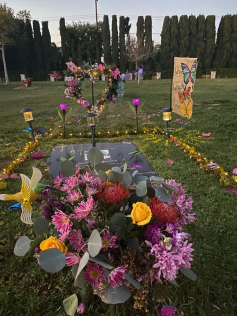 Memorial Set Up Ideas, Pretty Graveyard, Gravestone Ideas, Grave Ideas, Gravesite Decorations, Butterfly Theme, Hades And Persephone, When I Die, Lost Love