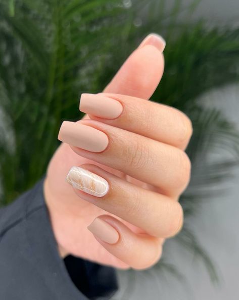 Beige Nail Designs, Ongles Beiges, Beige Nail, Beige Nails Design, Nails With White, Nail Pops, Beige Nails, Fabulous Nails, Accent Nails