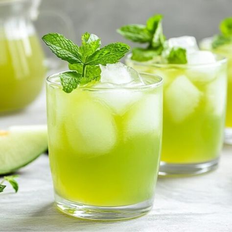 Honeydew Mint Iced Tea - A Refreshing Fusion with Green Tea! Jasmine Milk Tea Recipe, Moroccan Mint Tea Recipe, Milk Thistle Tea, Mint Tea Recipe, Tea Facts, Licorice Tea, Turmeric Tea Recipe, Ginger Tea Recipe, Butterfly Pea Tea