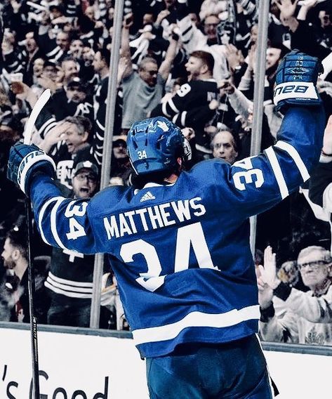 Auston Matthews in blue Toronto Maple Leaf's uniform. Austin Matthews Hockey, Austin Matthews Wallpaper, Auston Matthews Aesthetic, Austin Mathews, Auston Matthews Wallpaper, Ice Hockey Wallpaper, Auston Mathews, Austin Matthews, Toronto Maple Leafs Wallpaper