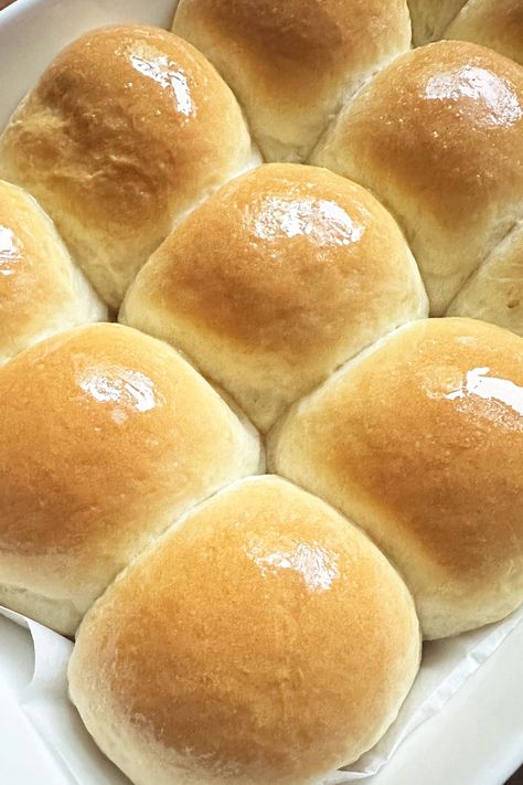 A tray of milk buns. Milk Buns Recipe, Vegan Dinner Rolls, Milk Buns, Milk Bun, Homemade Buns, Bread Buns, Digital Food Scale, Baking Buns, Baguette Bread