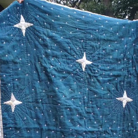 Hand Quilted Quilts, Witchy Quilt Pattern, Hand Made Quilts, Hand Sew Quilt, Cute Quilt Ideas, Applique Baby Quilts, Embroidery On Quilts, Quilting Aesthetic, Aesthetic Quilts