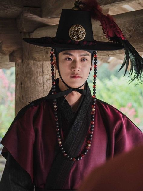 Dae Jang Geum, Mr Queen, Hanbok Traditional, Korea Wallpaper, Korean Hanbok, Aesthetic Outfit Ideas, Korean Traditional, Historical Drama, Kdrama Actors