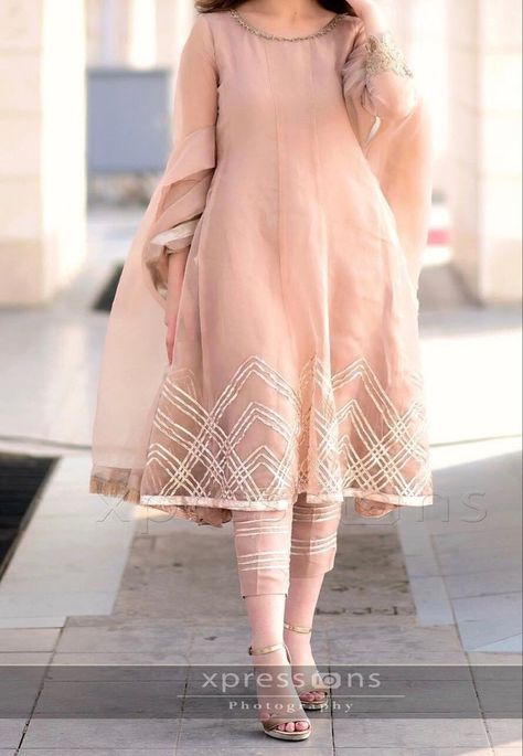 Gotta patti dress Fancy Frocks, Stylish Short Dresses, Pakistani Dresses Casual, Beautiful Pakistani Dresses, Bridal Dress Fashion, Dress Design Patterns, Simple Pakistani Dresses, Beautiful Dress Designs, Designer Party Wear Dresses