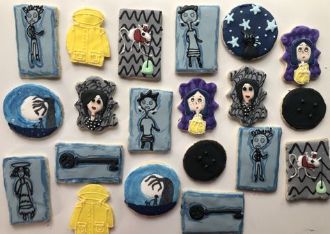 An image of decorated sugar cookies in the theme of the movie “Coraline” Coraline Sugar Cookies, Coraline Cookies Decorated, Coraline Baby Shower Ideas, Coraline Cookies, Coraline Theme, Coraline Party, Coraline Birthday, Cookies Halloween, Perfect Cookies