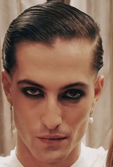 Rock Makeup, Smokey Eye Look, Celebrity Film, Hey Handsome, Damiano David, Male Makeup, Edgy Makeup, Italian Men, Models Makeup