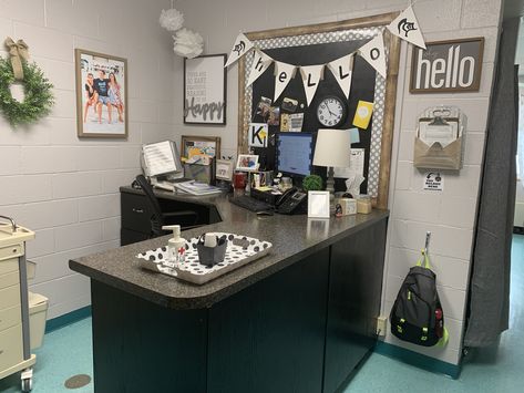 Nurse Practitioner Office Decor, Nurses Office Ideas, Nurses Office School, Middle School Nurse Office, School Nurse Self Care Station, Nurses Station Decor, Dean Of Students Office Decor, Elementary School Nurse Office Set Up, High School Nurse Office