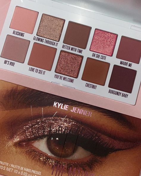 Kylie Mauve Palette, Kylie Jenner Mauve Palette Looks, Kylie Jenner Palette, Mauve Palette, Kylie Cosmetics Eyeshadow, Eyeshadow Pallets, Birthday Wishlist, Kylie Cosmetics, Makeup Palette