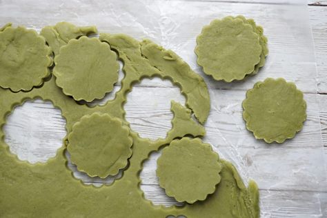 Matcha Ganache Sandwich Cookies - Simple to Scratch Matcha Sandwich Cookies, Matcha Sandwich, Matcha Ganache, Pretzel Chocolate, Fruit Chocolate, Matcha Cookies, Matcha Tea Powder, Bakers Chocolate, Chocolate And Caramel