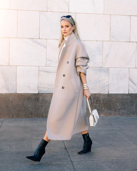 Max Mara Coat Outfit, Max Mara Coat Street Style, Max Mara Outfit, Maxmara Coat, Ideal Aesthetic, European Street Style, Max Mara Coat, Coat Street Style, Coat Outfit