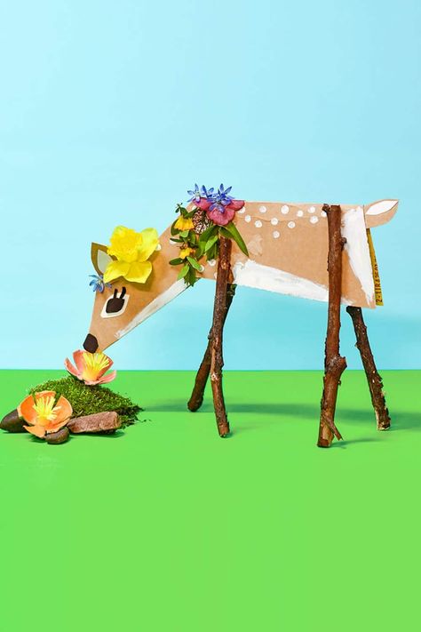 Cardboard Deer, Deer Craft, Natural Decorations, Spring Animals, Cardboard Sculpture, Paper Wreath, Spring Crafts For Kids, Spring Projects, Deer Art