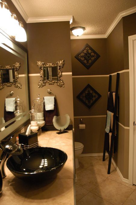 like this look for upstairs.......gold paint color with white and seafoam tile bathroom ideas | ... seafoam green color towels and decorations to add a ... Brown And Gold Bathroom, Gold Paint Colors, Gold Bathroom Decor, Brown Bathroom Decor, Best Color Schemes, Bathroom Decorating Ideas, Restroom Decor, House Deco, Brown Bathroom