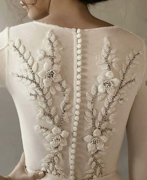 Millennials Fashion, فستان سهرة, Vestidos Vintage, Embroidery Fashion, Wedding Dress Inspiration, Casual Fall Outfits, Fashion Details, Wedding Gown, Beaded Embroidery