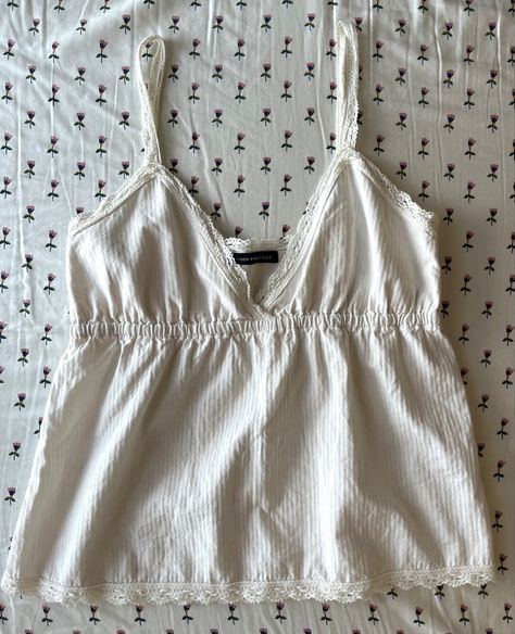 Edith Lace Tank Brandy, Brandy White Top, Brandy Melville Edith Tank, Coquette Tank Top Outfit, White Brandy Melville Top, Brandy Tank Tops, Edith Lace Tank, Brandy Melville Clothes, Brandi Melville