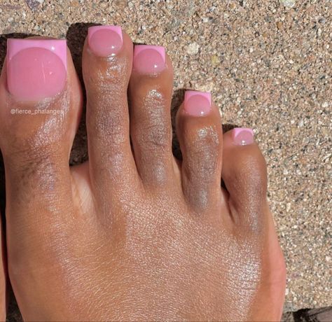 Pink Toe Nails Black Women, Pedicure French Tip Pink, Light Pink Pedicure Ideas, Pink French Pedi, Pink Pedicure French Tip, Pedicure With Tips, Pink French Pedicure Toenails, Pink French Tip Toenails, French Tip Toes Pink