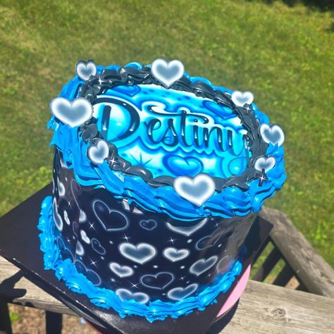 Another airbrushed themed cake💙 www.instagram.com/margueritesbakeshop https://www.facebook.com/margueritesbakeshop tiktok.com/@candice.the.baker #chocolatecoveredstrawberries #indianabakery #margueritesbakeshop #bakingfromscratch #nwindianabaker #indianabaker #cakestagram🍰 #blackgirlsbake #chocolate #poundcakes #buttercreamgang #blackownedbusiness #whippedcream #cookies #buttercream #homemadebaker #sweettreats #decoratingcakes #chicagocakes #chicagobaker #Chicagotreats #chicagosweets #bla... 2000 Theme Cake, Freaknik Cake, 19th Birthday Theme Ideas, Y2k Party Cake, Early 2000s Cake, Blue Bandana Cake, 90s 2000s Party Ideas, Homies Cake, Y2k Cupcakes