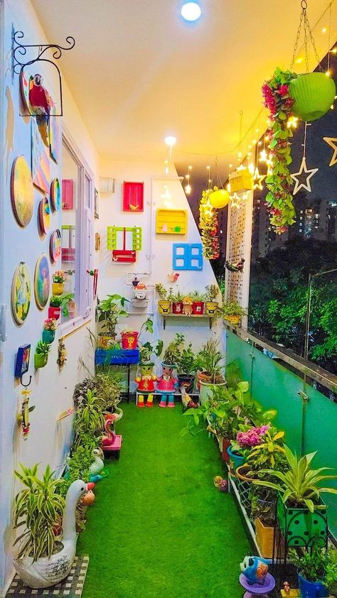 House Balcony Ideas, Balcony Decoration Ideas, Glass Balcony Railing, Terrace Garden Ideas, Creative Garden Decor, Colorful Room Decor, Green Lounge, Indian Room Decor, Glass Balcony