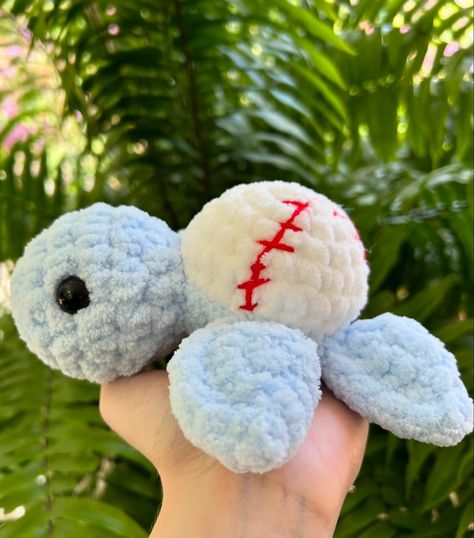 Game on with these crochet cuties!🏈⚽️🏀 Meet our Sporty turtles, ready to bring some playful flair to your day! ⚾️ Now available on our shop ~ Link in bio #crochet #crochetturtles #crochetart #crochetbuisness #smallbuisness #amigurumi #customorder #onmyshop #turtle #sportturtle #football #basketball #baseball #soccer #gifts #crochetgift #sportfan #athlete #small #cute #cutecrochet #amigurumilove #amigurumist Crochet Volleyball, Baseball Crochet, Crochet Soccer, Football Crochet, Crochet Baseball, Crochet Market, Market Ideas, Needle Crafts, Soccer Gifts