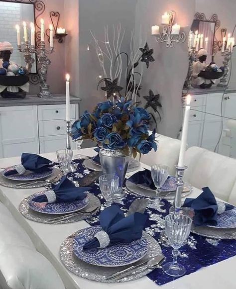 Blue Dining Room Decor, Dining Room Glam, Navy Blue Christmas, Dining Room Table Settings, Blue Table Settings, Dining Room Design Luxury, Table Cloth Decorations, Blue Christmas Decor, Dining Room Blue