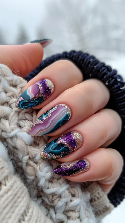 Discover 26 stunning geode nail art designs that will add a touch of luxury to your nails. From vibrant colors to sparkling accents, these designs are sure to impress. Quartz Nail Designs, Crystal Inspired Nails, Gem Stone Nails, Agate Nails, Geode Nail Art, Amethyst Nails, Geode Nails, Gemstone Nails, Nail Marble