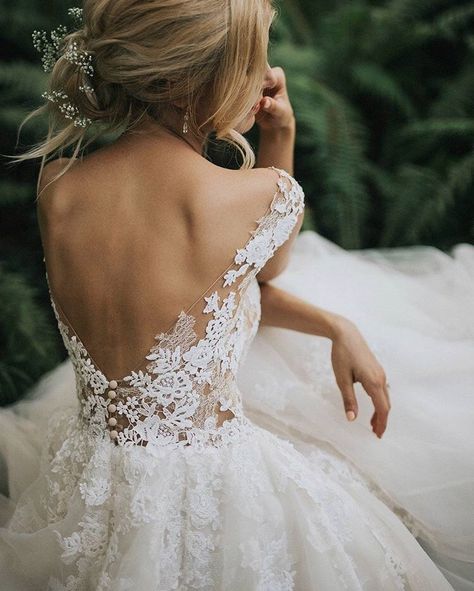 Backless Bridal Dresses, Flattering Wedding Dress, Beach Wedding Dresses Backless, Diy Vintage Wedding, Bridesmaid Slippers, Wedding Slippers, Open Back Wedding Dress, Back Wedding Dress, Lace Beach Wedding Dress