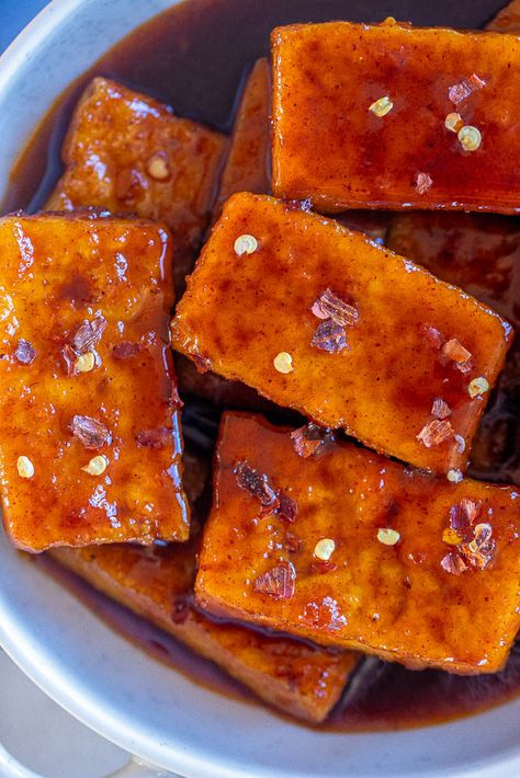 Maple Tofu Recipes, Maple Glazed Tofu, Tofu Glaze Recipes, Tofu Glaze, Maple Tofu, Sweet Chili Tofu, Maple Chili, Tofu Chili, Gain Meals