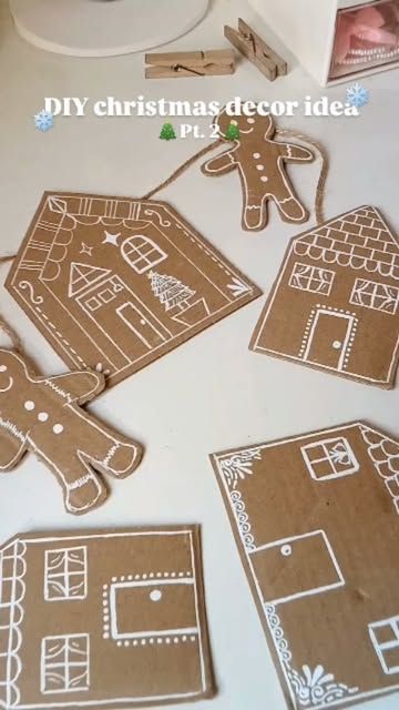 Ginger Bread House Garland, Cardboard Christmas Garland, Diy Gingerbread Christmas Decor, Gingerbread Diy Decorations, Diy Gingerbread Decorations, Gingerbread House Garland, Diy Gingerbread Cookies, Garland Diy Christmas, Gingerbread Diy Crafts