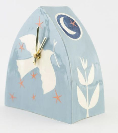 Ceramic Clocks Pottery Handmade, Pottery Lamp, Pottery Handbuilding, Pottery Classes, Clay Art Projects, Ceramics Projects, Sculpture Clay, Air Dry Clay, Clay Pottery