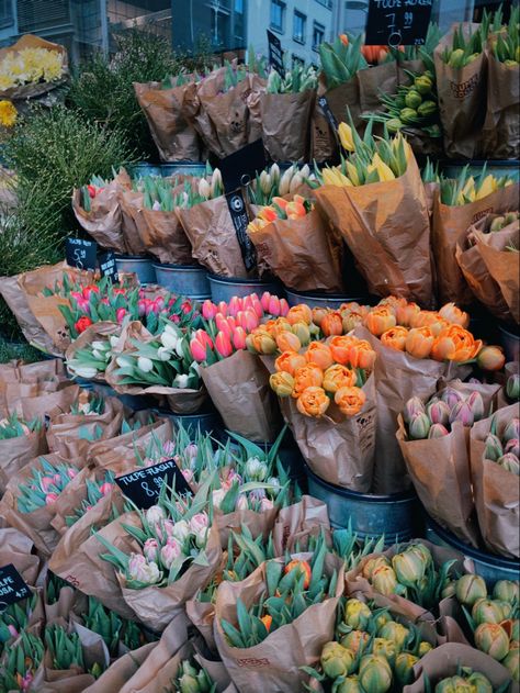 Tulips Italian Flower Shop, European Flower Shop, Nyc Flower Shop, Green Grocer, Street Flowers, Italian Flowers, Nyc Street, Flower Shop, Marketing Tools