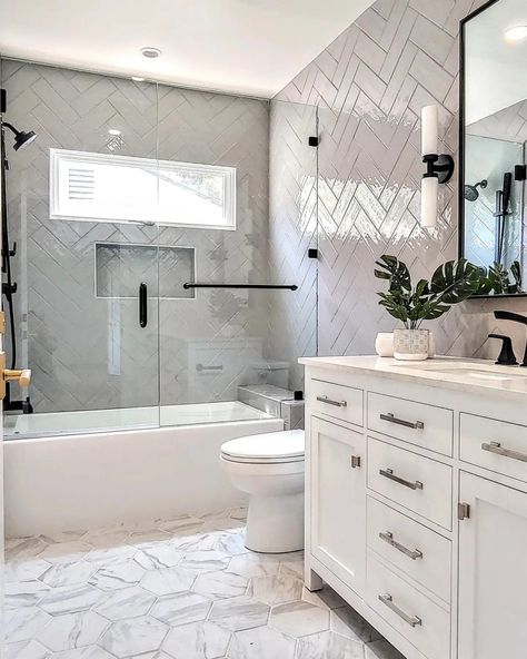 Bathroom With Tub And Shower Combo Interior Design, Modern Bathtub Ideas, Bathroom Tub And Shower Remodel, Bathroom Completely Tiled, Shower Glass Door Ideas Bath Tubs, Hall Bathroom Tile Ideas, Small Modern Bathroom With Tub Remodeling Ideas, Hall Bathroom Remodel Ideas, Bathroom Renovation Ideas Farmhouse