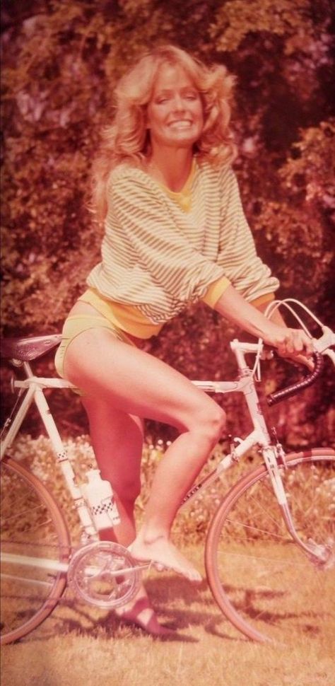 Farrah Fawcett. A George Vreeland Hill pin. Farrah Fawcett 70s, Farah Fawcett, Farrah Fawcet, Bicycle Chic, Kate Jackson, Charlie’s Angels, Marilyn Monroe Photos, Farrah Fawcett, Bicycle Girl