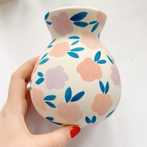 How To Decorate A Vase With Flowers, Diy Painting Vases, Painting Ideas On Vase, Painted Ceramic Vase Ideas, Vase Ideas Painting, Decorate Vases Ideas, Hand Painted Vases Pottery, Painting Vase Ideas, Vase Coloring Ideas