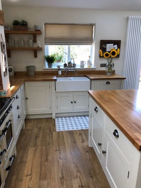 Small Wooden Kitchen Ideas, Kitchen Wooden Flooring Ideas, Woodtop Kitchen, Wooden Kitchen Flooring Ideas, Wooden And Cream Kitchen, Wooden Kitchen Renovation, Kitchen With Wood Worktop, Tiny Kitchen Flooring Ideas, Wooden Kitchen Top