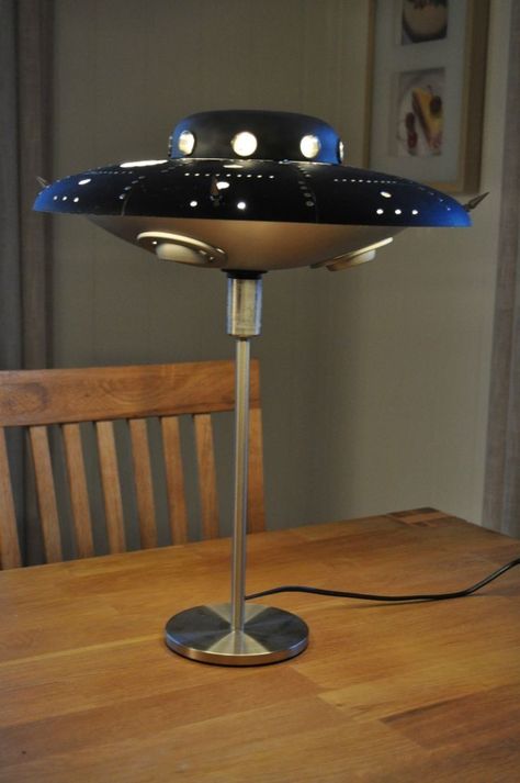 Alien Lamp, Ufo Lamp, Art Nouveau Lighting, Unusual Lighting, Flying Saucers, Unusual Home, Steampunk Lamp, Flying Saucer, Gamer Room