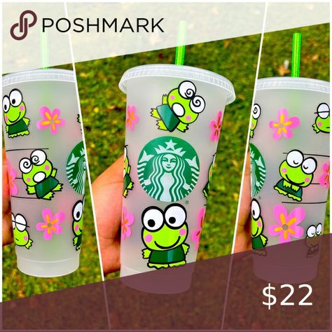 Keroppi Starbucks Cup Plastic Cups Design, Frog Cup, Sanrio Green, Sublimation For Beginners, Cups Sublimation, Cute Froggy, Tumbler Designs Sublimation, Glass Tumbler Design, Starbucks Cup Design