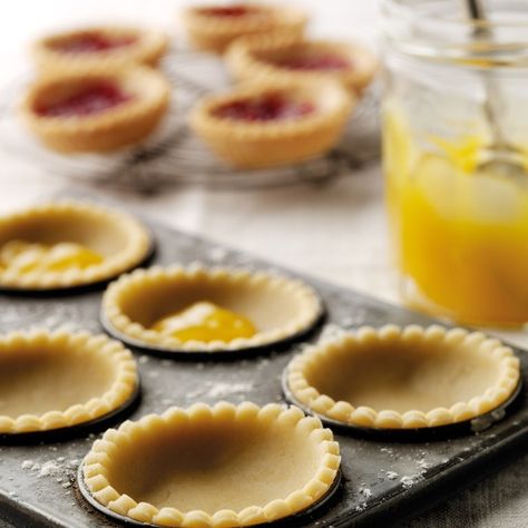 Jam Tarts Recipe, Strawberry Jam Tarts, How To Make Tart, Make Strawberry Jam, Lemon Curd Tart, Easy Jam, Tart Dough, Tarts Recipe, Jam Tarts